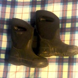 Toddler size 8 Black Bogs insulated all weather boots